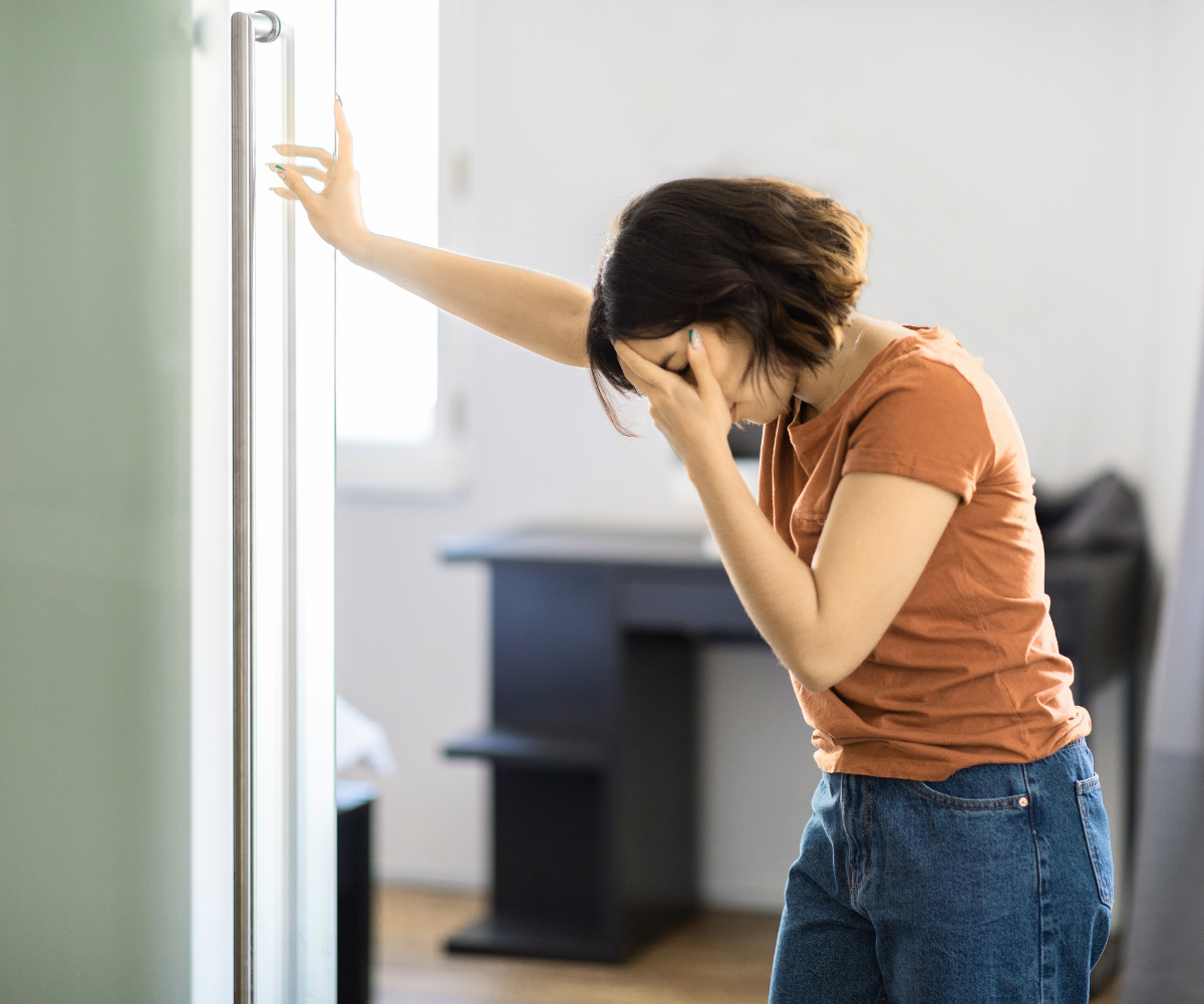 woman with POTS syndrome experiencing dizziness on standing